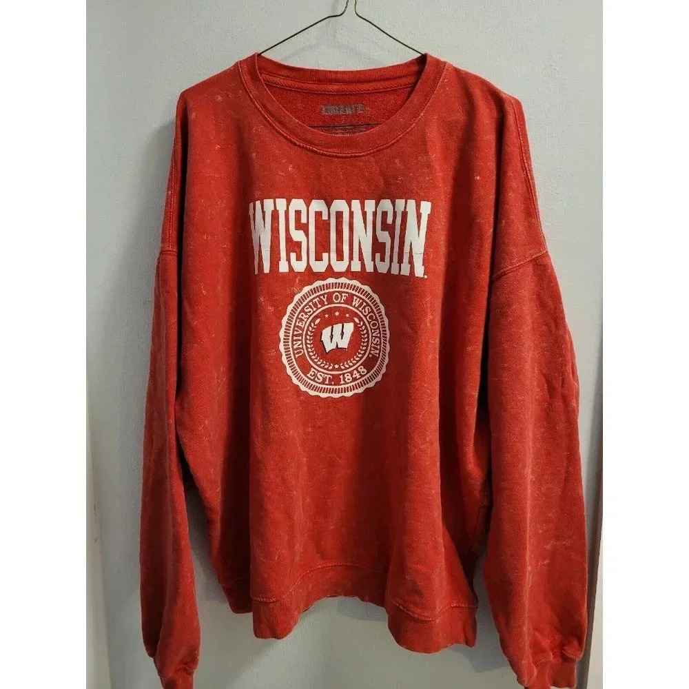 University of Wisconsin Badgers Distressed Sweatshirt Men's Small Long Sleeve